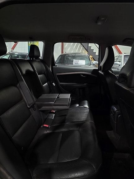 Volvo V70 12 of 19