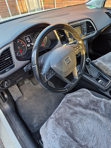 Seat Leon 2 of 3