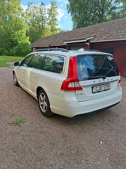 Volvo V70 3 of 7