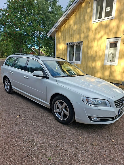 Volvo V70 2 of 7