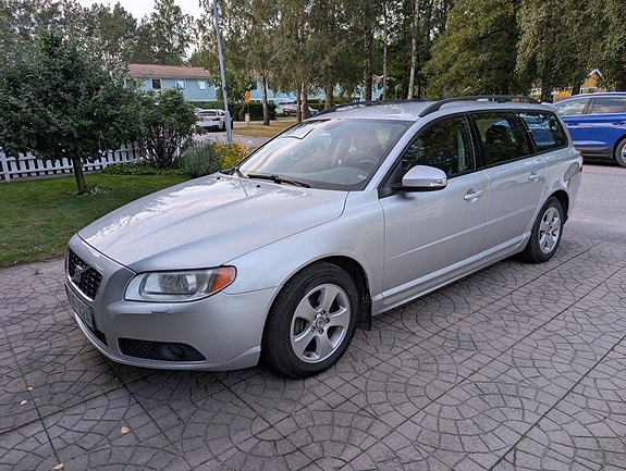 Volvo V70 4 of 5