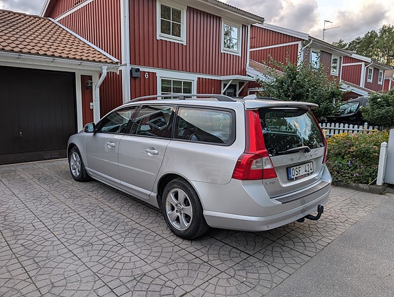 Volvo V70 2 of 5