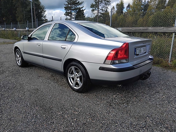 Volvo S60 2 of 4