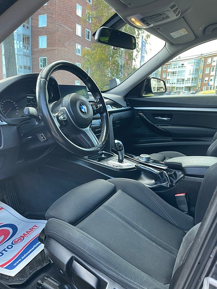 BMW 320i 7 of 7