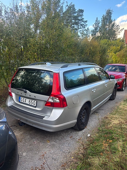 Volvo V70 3 of 5
