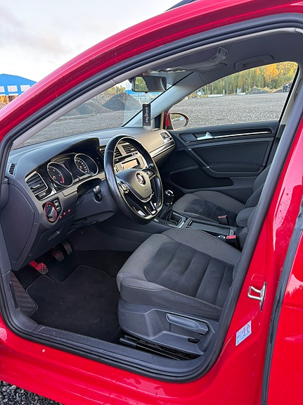 Volkswagen Golf VII 6 of 8