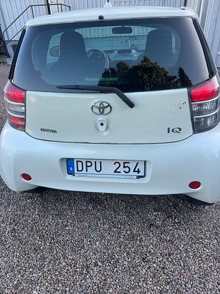 Toyota IQ 2 of 4