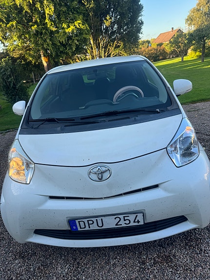Toyota IQ 4 of 4