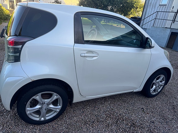 Toyota IQ 3 of 4