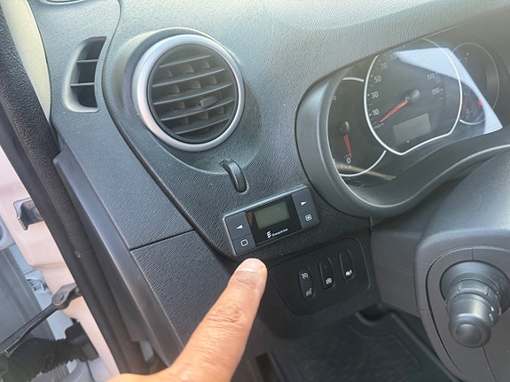 Renault Kangoo Express 11 of 15