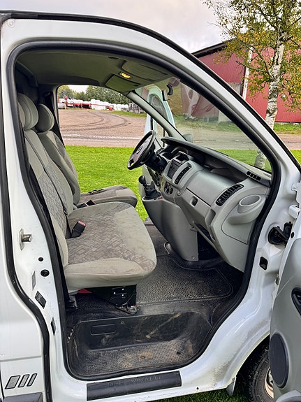 Opel Vivaro 9 of 10