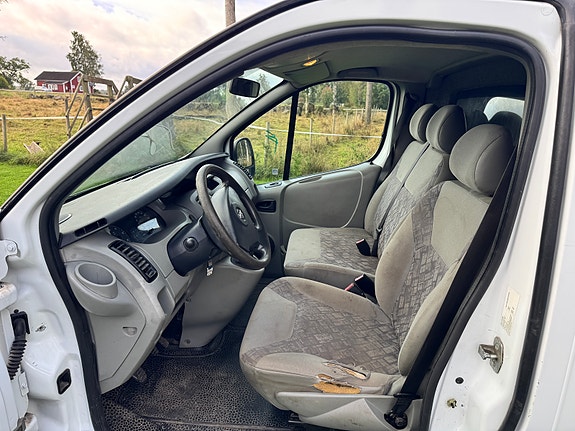 Opel Vivaro 10 of 10