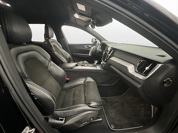 Volvo XC60 11 of 30