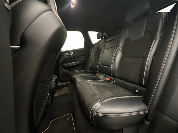 Volvo XC60 13 of 30
