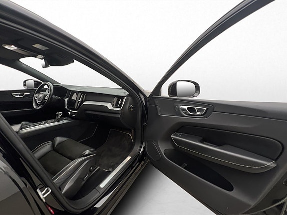 Volvo XC60 12 of 30