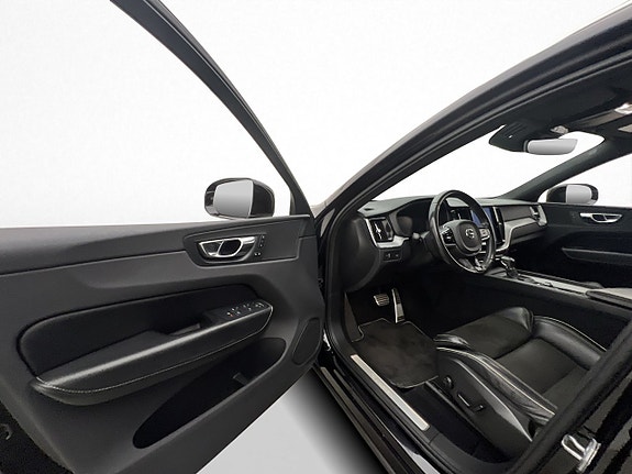 Volvo XC60 8 of 30