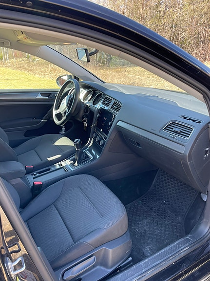 Volkswagen Golf VII 6 of 8