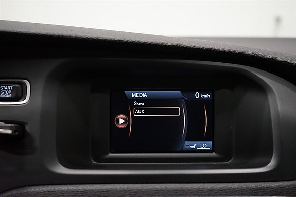 Volvo V40 12 of 15