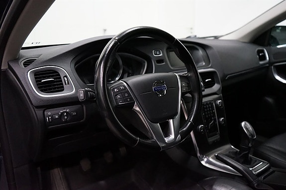 Volvo V40 8 of 15