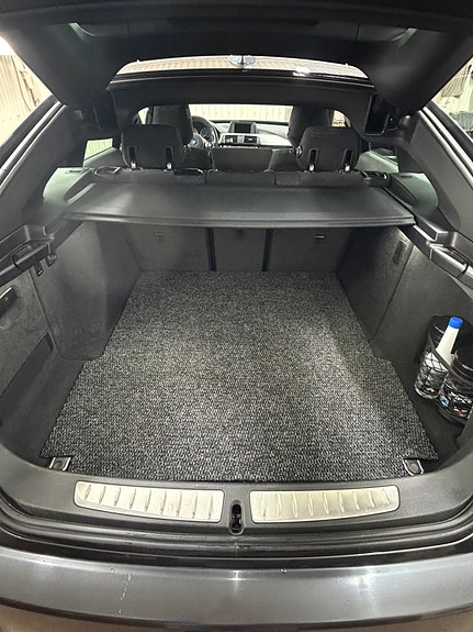 BMW 330i 5 of 6