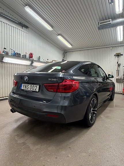 BMW 330i 2 of 6