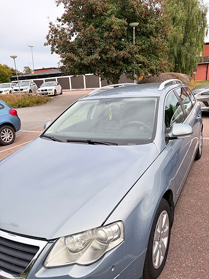 Volkswagen Passat 2 of 5