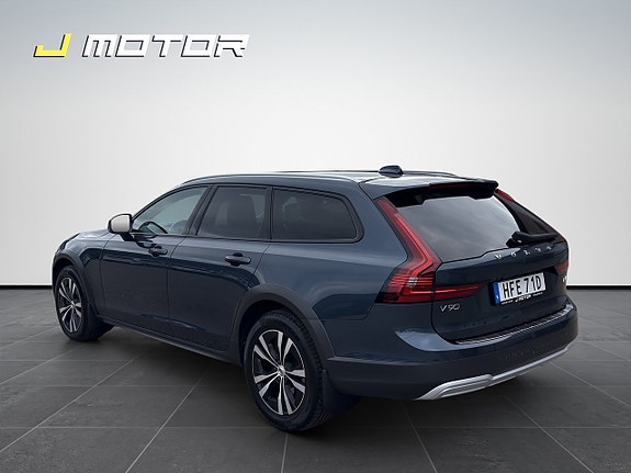 Volvo V90 Cross Country 3 of 10