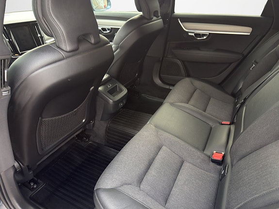 Volvo V90 Cross Country 9 of 10