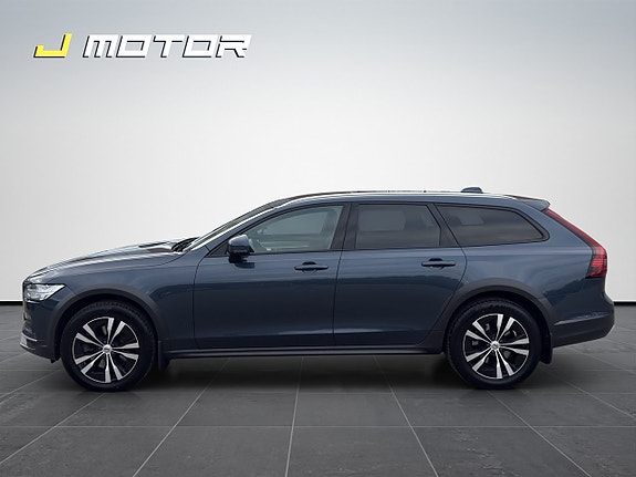 Volvo V90 Cross Country 2 of 10