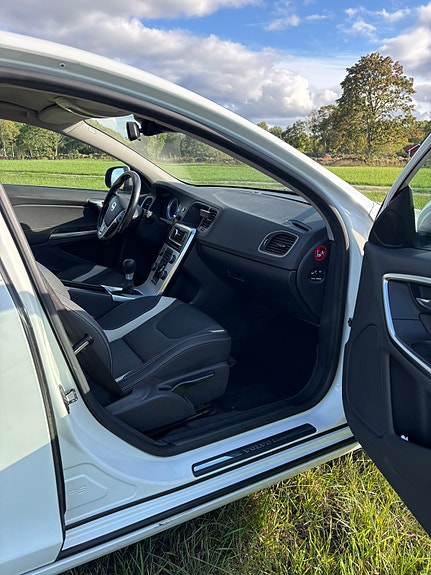 Volvo V60 4 of 6