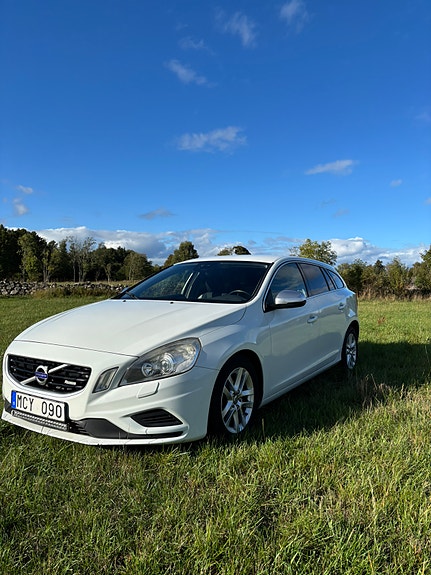 Volvo V60 2 of 6