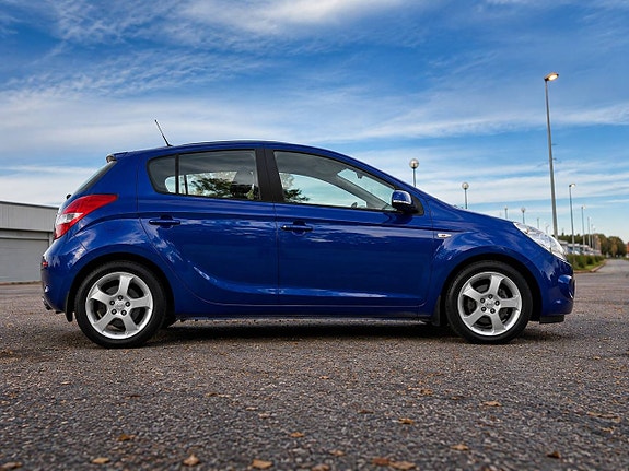Hyundai i20 2 of 15