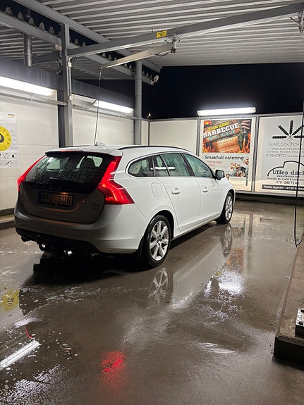 Volvo V60 2 of 2