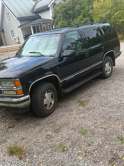 Chevrolet Tahoe 2 of 9