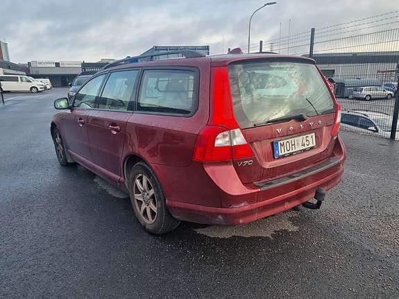 Volvo V70 3 of 4