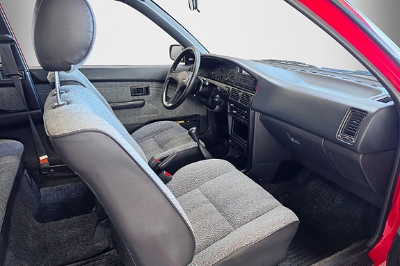Toyota Corolla 10 of 17