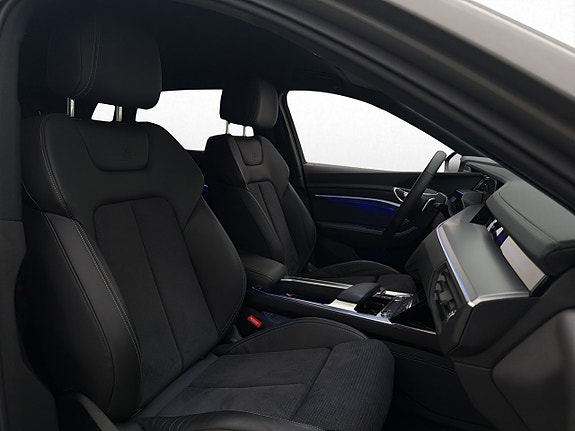 Audi Q8 e-tron 12 of 30