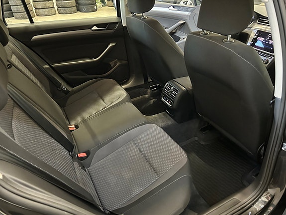 Volkswagen Passat 10 of 16