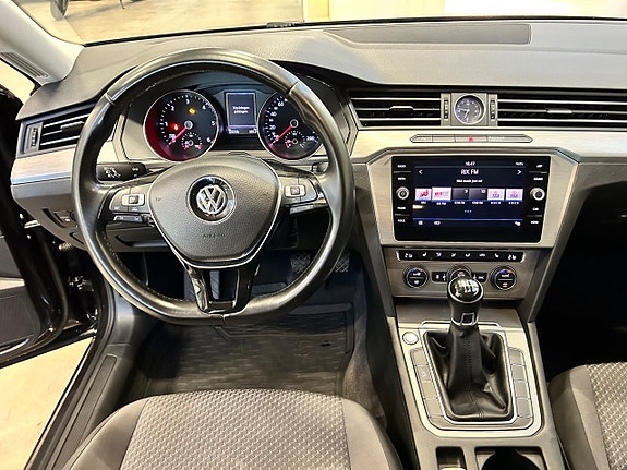 Volkswagen Passat 14 of 16