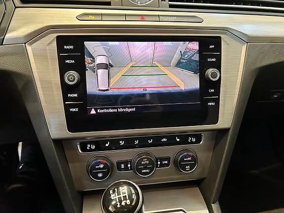 Volkswagen Passat 16 of 16