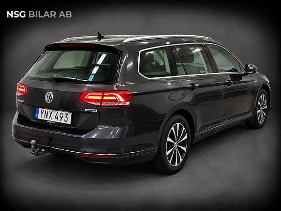 Volkswagen Passat 4 of 16