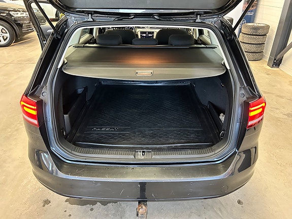 Volkswagen Passat 9 of 16