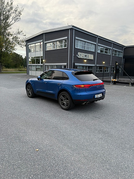 Porsche Macan S 3 of 9