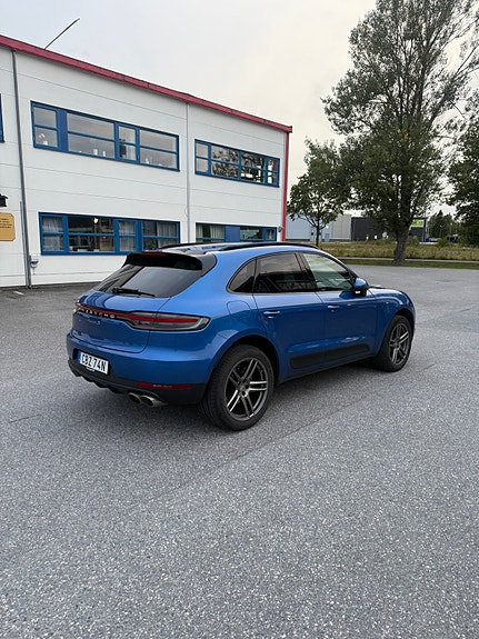 Porsche Macan S 4 of 9
