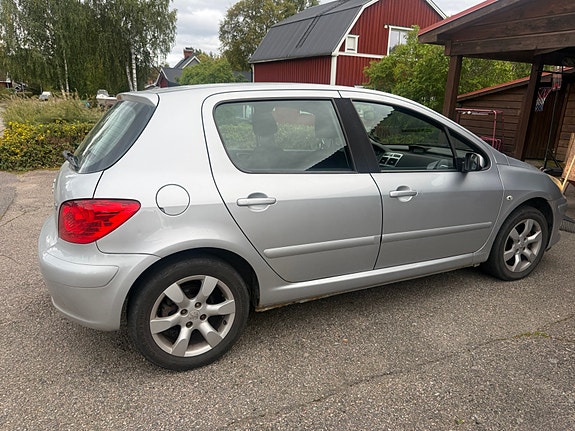 Peugeot 307 2 of 4