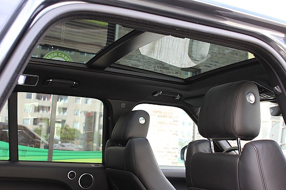 Land Rover Range Rover 29 of 30