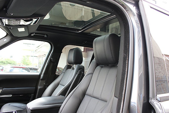 Land Rover Range Rover 25 of 30