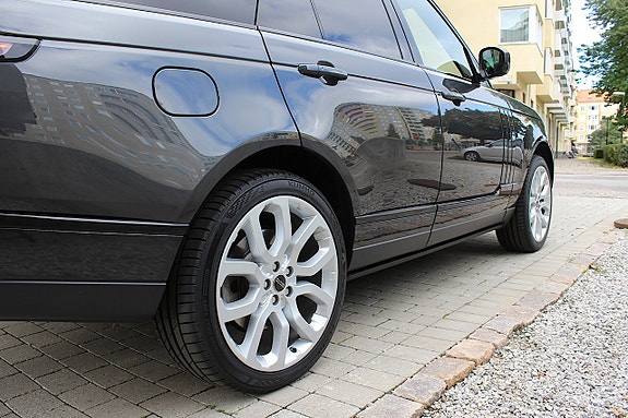 Land Rover Range Rover 21 of 30