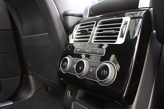 Land Rover Range Rover 28 of 30