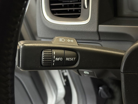 Volvo V60 13 of 24